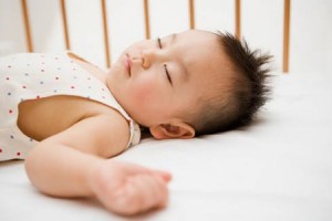 Trẻ Nghiễn răng khi ngủ
